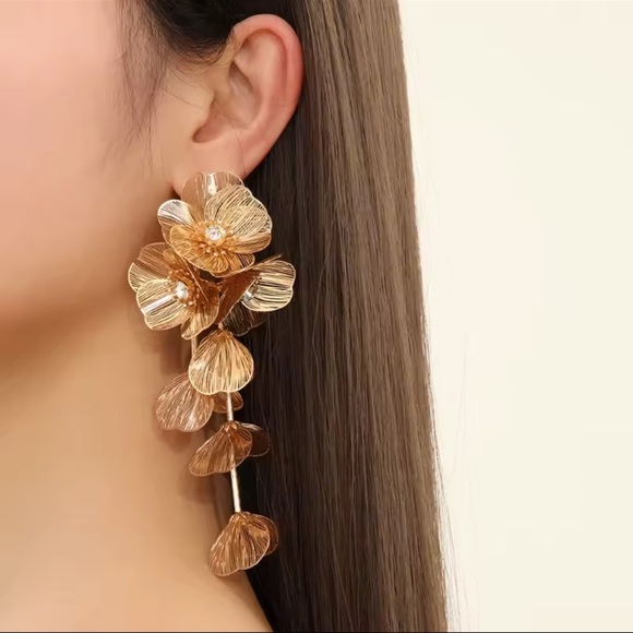 Zara Kate Middleton cascading floral earrings - Picture 15 of 16